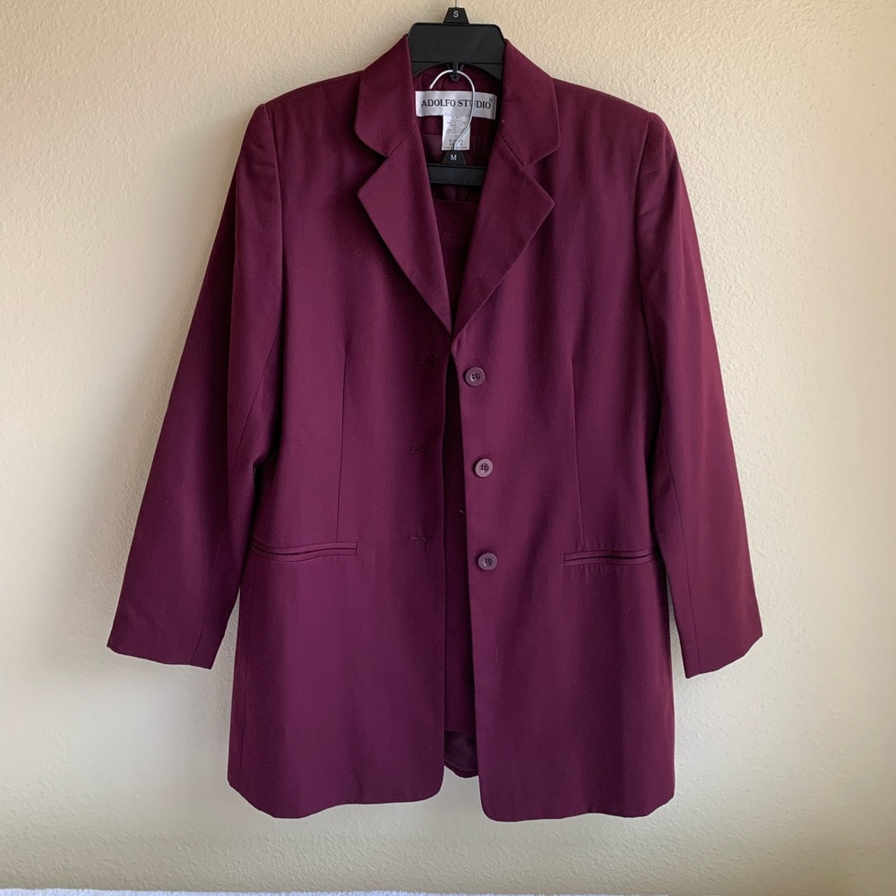 EUC- Adolfo Studio Fully lined Blazer(Sz 8) and Skirt (Sz 6) Suit.